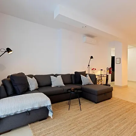 Modern With Patio And Two Bathrooms Ferienhaus