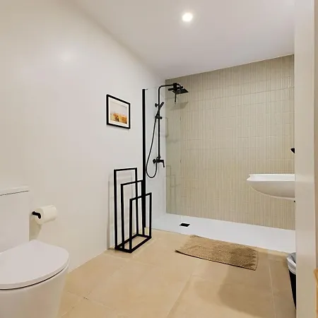 Modern With Patio And Two Bathrooms Ferienhaus *